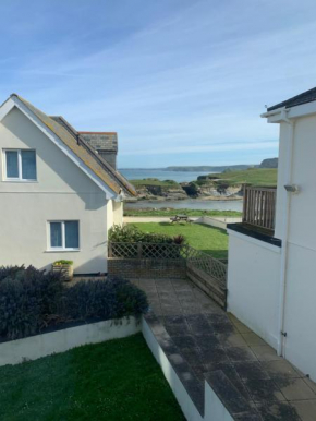 Beach house with expansive sea views!
